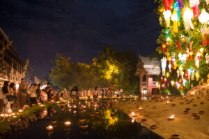 Wat Phan Tao při svátku Yi Peng - Chiang Mai
